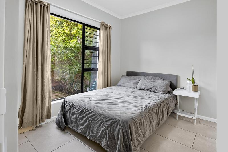 To Let 2 Bedroom Property for Rent in Somerset West Western Cape